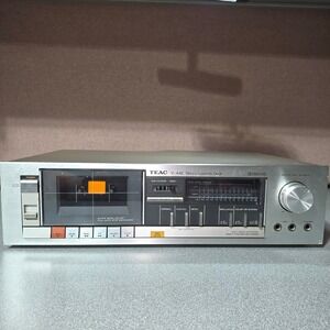 TEAC V-44C Stereo Cassette Deck Silver Vintage Made in Japan Good Condition